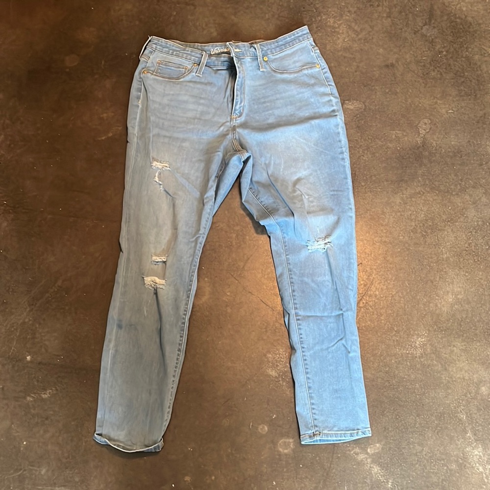 Light wash high rise skinny jeans